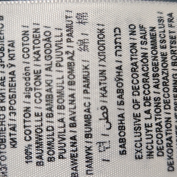 NWOT Guess Relaxed Straight Fit Jeans - Picture 12 of 12